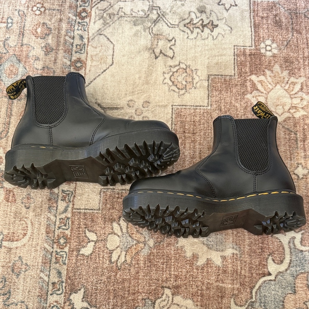 DR. MARTENS 2976 BEX SMOOTH LEATHER CHELSEA BOOTS